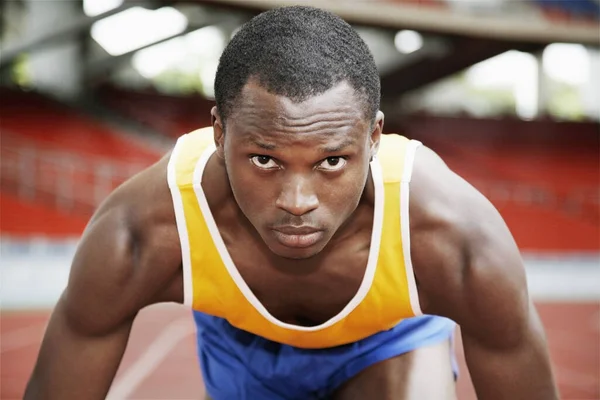 Hombre Posición Inicial Pista Atletismo — Foto de Stock