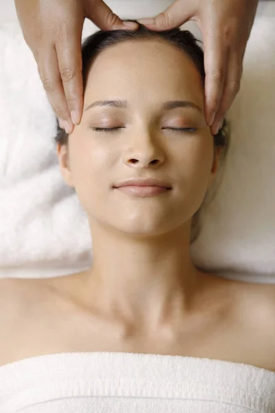 Woman Enjoying Head Massage — Stock Photo, Image