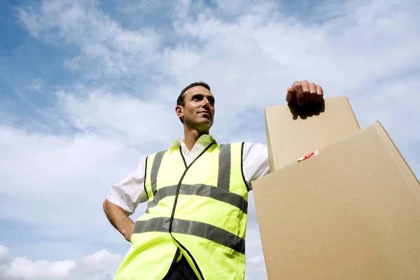 Vista Ángulo Bajo Repartidor Lado Algunas Cajas —  Fotos de Stock