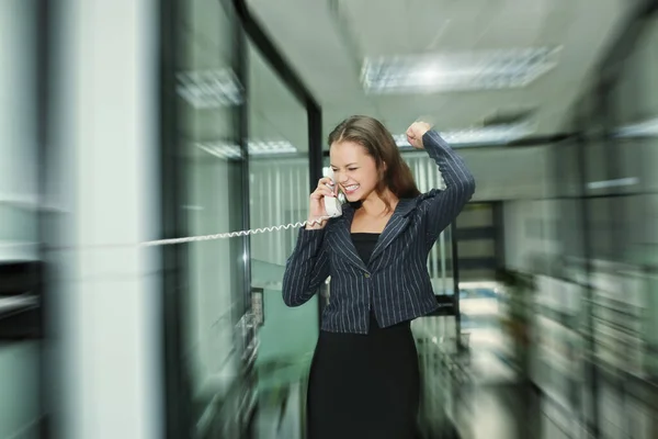 Бизнесмен Бьет Воздуху Разговаривая Телефону — стоковое фото