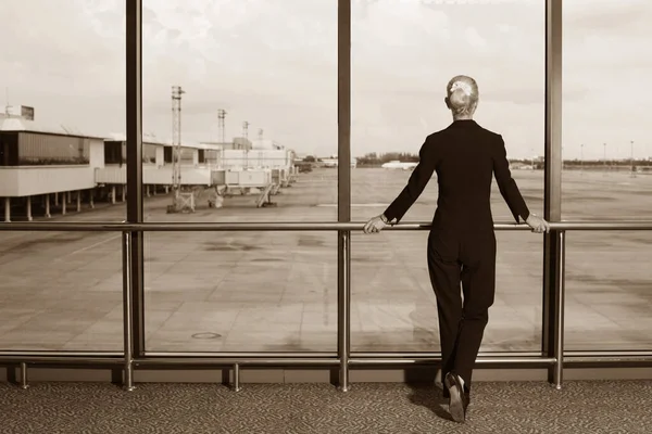 Empresária Esperando Seu Voo Lounge Aeroporto — Fotografia de Stock