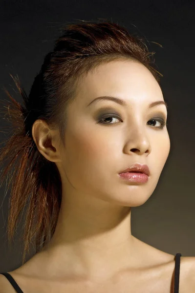 Estúdio Tiro Uma Senhora Com Maquiagem Penteado — Fotografia de Stock