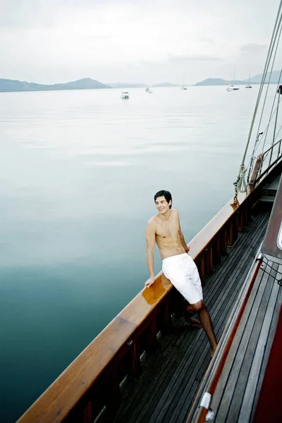 Man Enjoying Beautiful Sea View Yacht — Stock Photo, Image