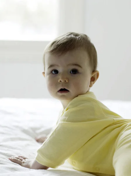 Baby Girl Lying Forward Bed — Stock Photo, Image