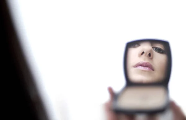 Reflejo Espejo Cara Una Mujer — Foto de Stock