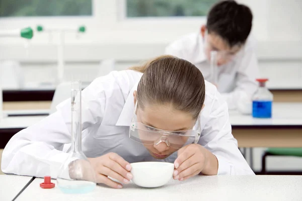 Boy Girl Carrying Out Science Experiments — Stock Photo, Image