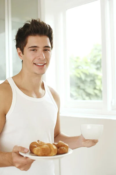 Hombre Con Una Taza Café Plato Croissants —  Fotos de Stock