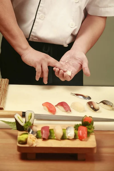 Chef Preparing Sushi Close — Stockfoto