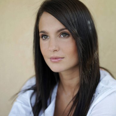 Hayal kuran kadın, yakından bak.