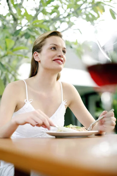 Woman Enjoying Her Meal — Stock Photo, Image