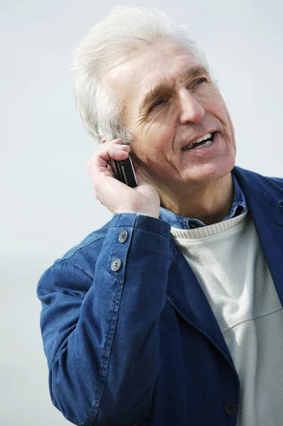 Een Man Aan Telefoon — Stockfoto