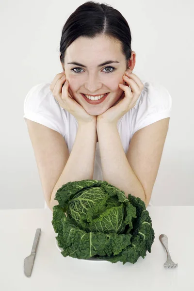 Vrouw Rust Haar Kin Palmen Kool Bord — Stockfoto