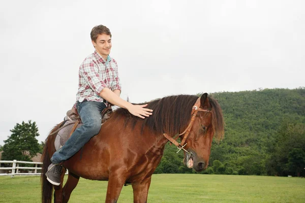 Man Een Paard — Stockfoto