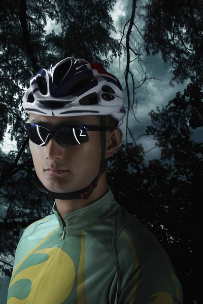 Hombre Ciclista Casco Ciclismo Gafas Sol — Foto de Stock