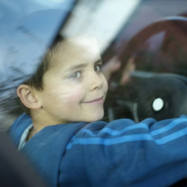 Menino Sentado Carro Segurando Volante — Fotografia de Stock