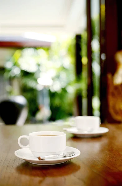 Zwei Tassen Kaffee Auf Dem Tisch — Stockfoto