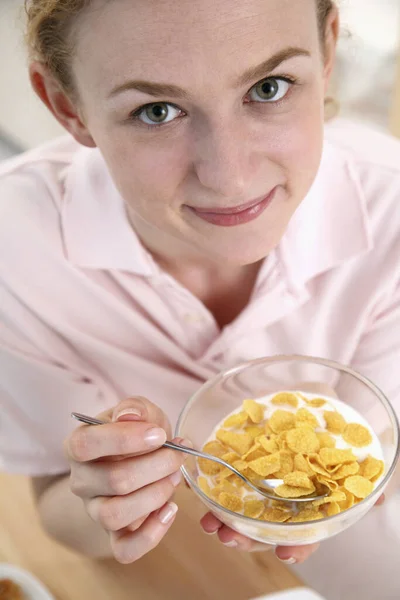 Mujer Con Tazón Cereal Desayuno — Foto de Stock