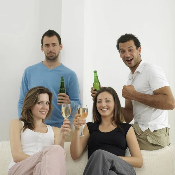 Men Women Beer Wine — Stock Photo, Image