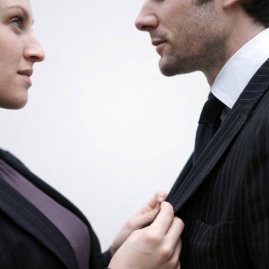 İşadamı iş adamının davasını çekiyor.