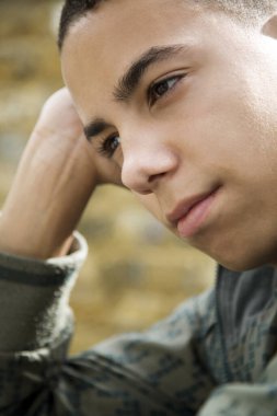 Derin düşüncelere dalmış