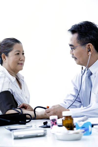 Médico Rmedição Pressão Arterial — Fotografia de Stock