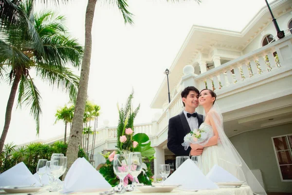 Braut Und Bräutigam Beim Hochzeitsempfang — Stockfoto