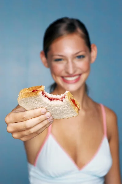 Kobieta Jedząca Tło Chleba — Zdjęcie stockowe