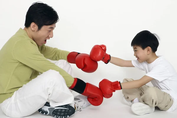 Hombre Niño Guantes Boxeo Rojos — Foto de Stock