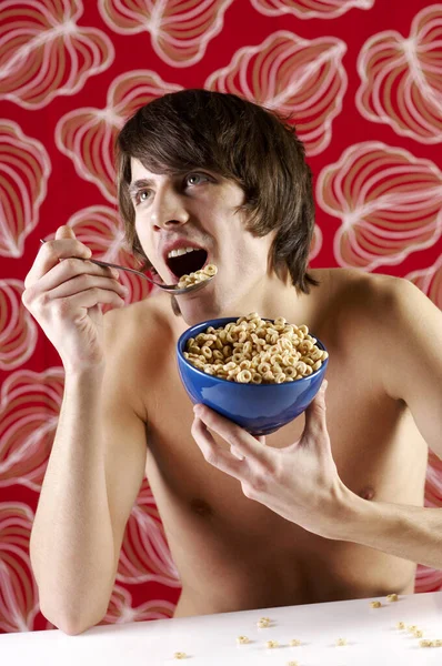 Uomo Che Colazione Cereali — Foto Stock