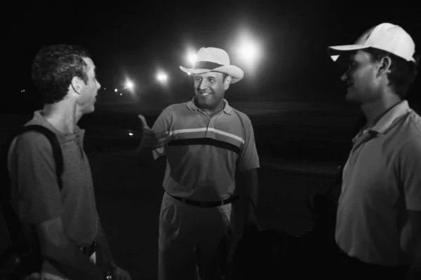 Three Men Golf Course Night — Stock Photo, Image