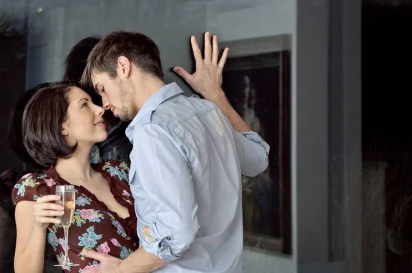 Pareja Compartiendo Tiempo Íntimo Juntos — Foto de Stock