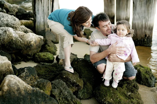 Pareja Jugando Con Hija — Foto de Stock