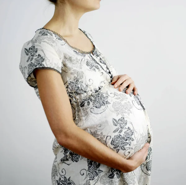 Mujer Embarazada Tocándose Estómago —  Fotos de Stock
