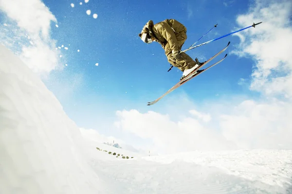 Skieur Volant Dans Les Airs — Photo