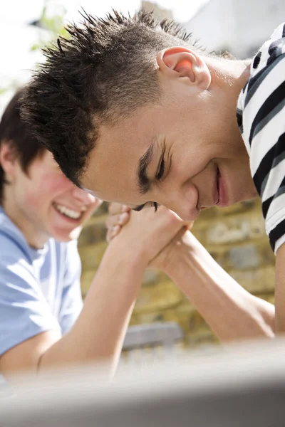 Boys Arm Wrestling Close — Stock fotografie