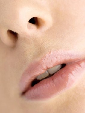 Bir kadının yüzüne yaklaş.