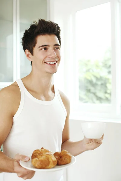 Hombre Con Una Taza Café Plato Croissants —  Fotos de Stock