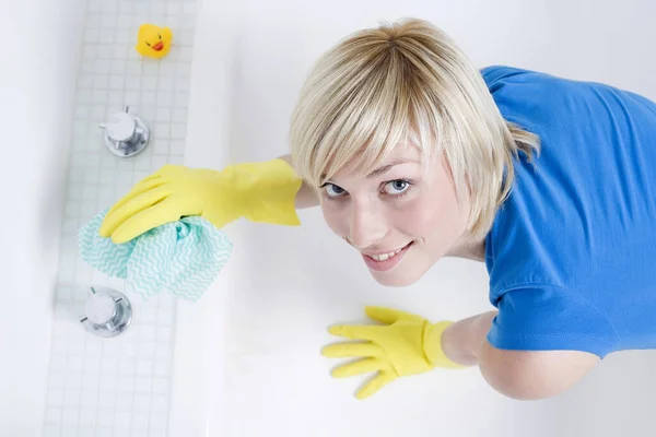 Woman Rubber Gloves Cleaning Bathtub — Stock Photo, Image