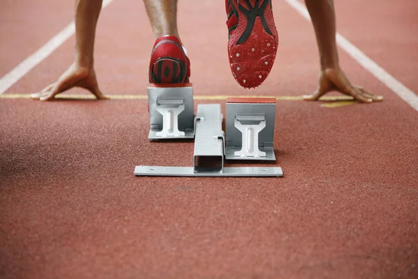 Hombre Posición Inicial Pista Atletismo — Foto de Stock