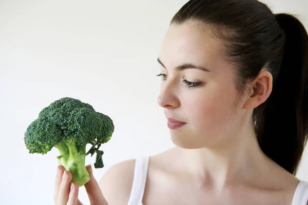 Ritratto Donna Con Broccoli Mano — Foto Stock