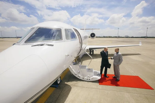 Businessmen Shaking Hands Private Jet — Stock Photo, Image