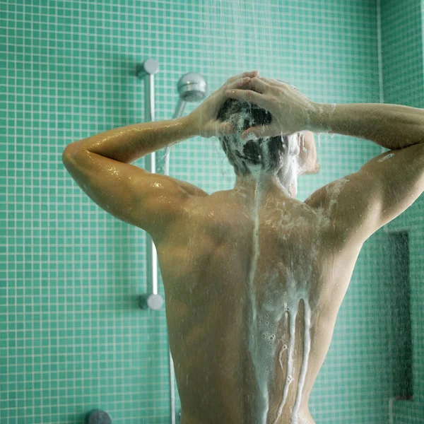 Hombre Disfrutando Tiempo Ducha — Foto de Stock