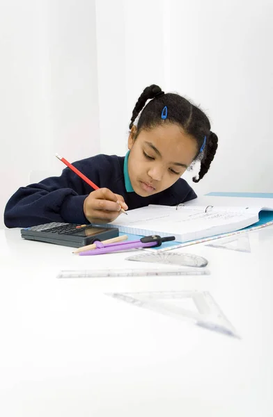 Chica Escribiendo Papel — Foto de Stock