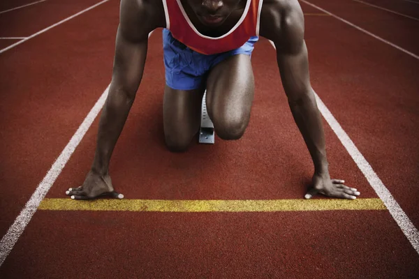 Hombre Posición Inicial Pista Atletismo — Foto de Stock