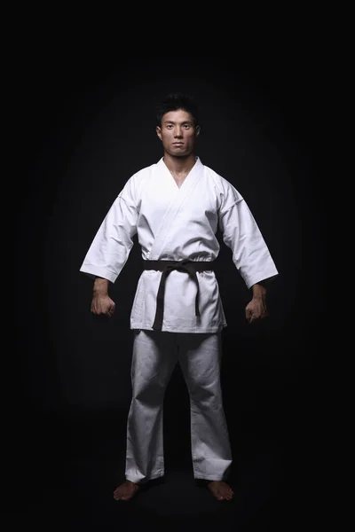 Karate Üniformalı Adam — Stok fotoğraf
