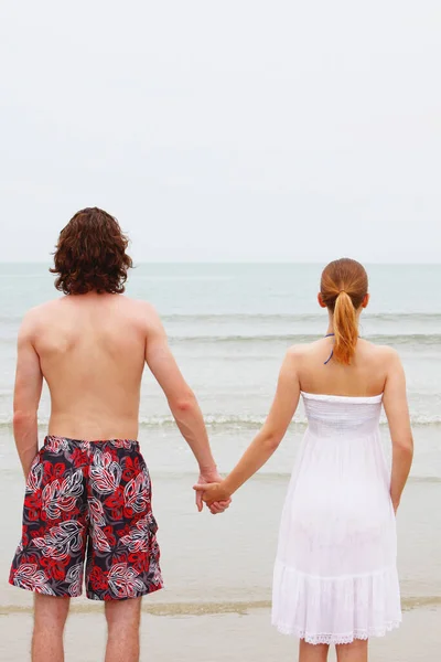 Hombre Mujer Tomados Mano Playa — Foto de Stock