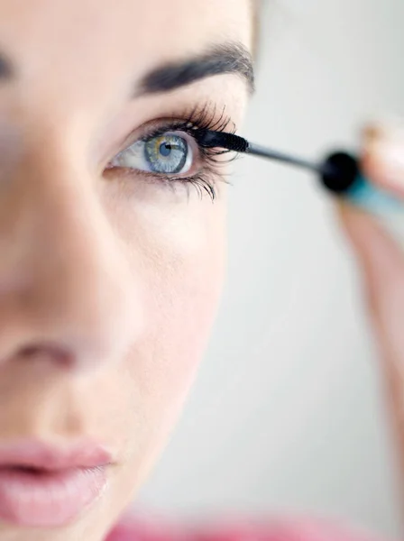 Mascara Toepassen Van Dichtbij Bekijken — Stockfoto