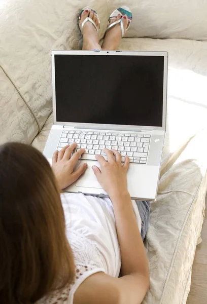 Woman Using Laptop — Stock Photo, Image