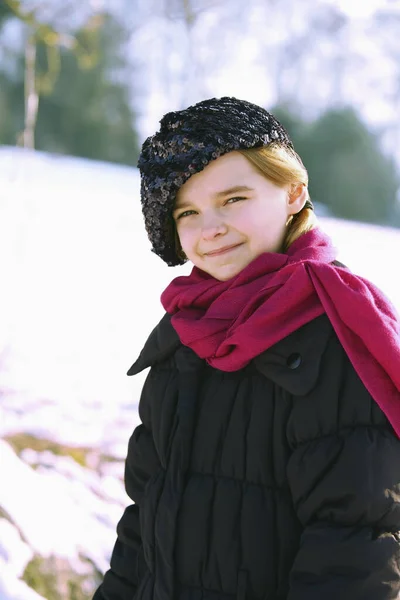 Πορτρέτο Ενός Κοριτσιού Κατά Διάρκεια Του Χειμώνα — Φωτογραφία Αρχείου