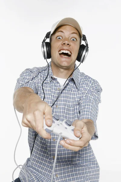 Homem Jogando Videogames Com Controlador Suas Mãos — Fotografia de Stock